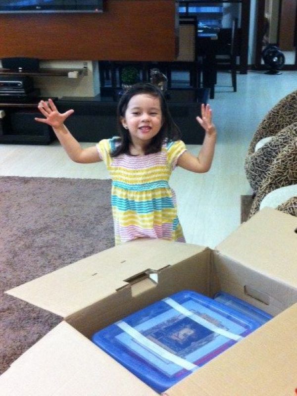 Alba reacting to the books from Mark