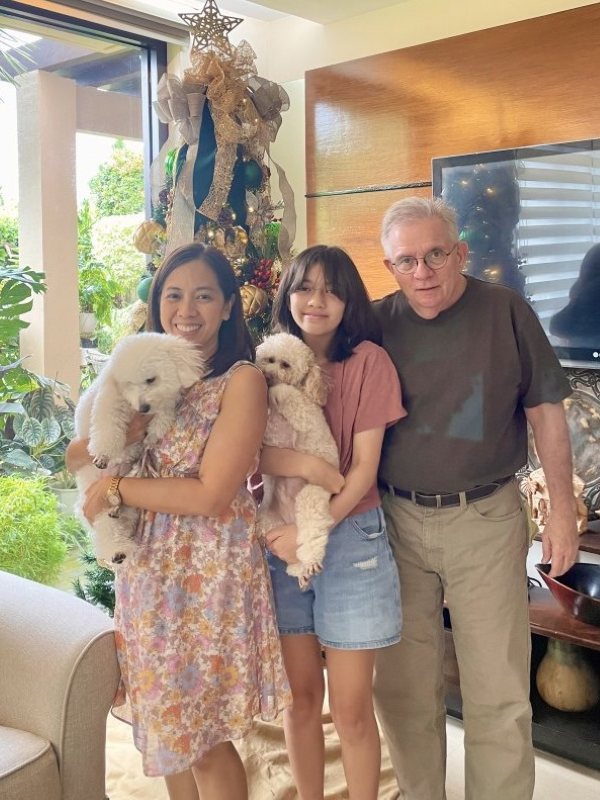 Christmas 2022 Alba, Cher and David in front of Christmas tree
