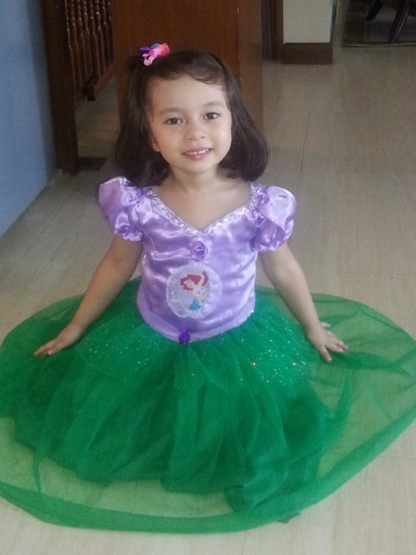 Alba dressed for a Princess party