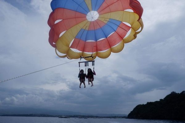 Reeze and Alba parasailing in Boracay